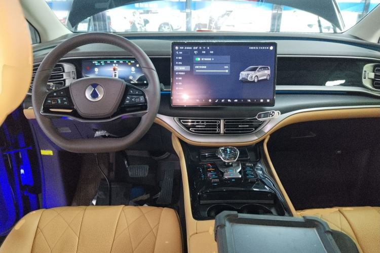 Used Denza D9 2024 DM-i 980 Four-Wheel Drive Prestige Model Center Console