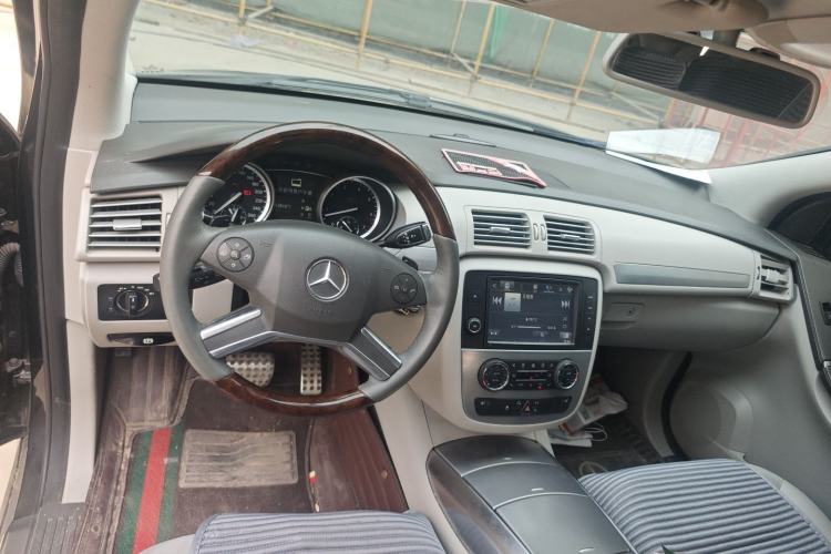 Used Mercedes-Benz R-Class 2015 R 320 4MATIC Luxury Model Steering Wheel