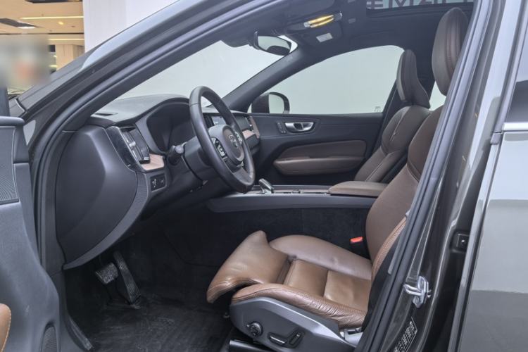 Used Volvo XC60 2022 B5 4x4 Smart Luxury Edition
