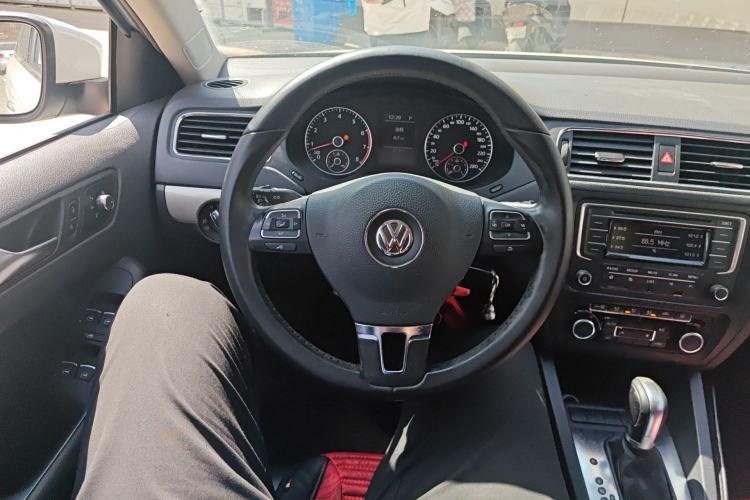 Used Volkswagen Sagitar 2013 1.4 TSI BlueMotion Edition Steering Wheel