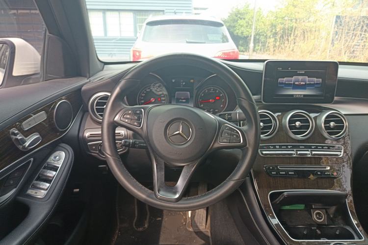 Used Mercedes-Benz GLC 2017 GLC 260 4MATIC Dynamic Edition Steering Wheel
