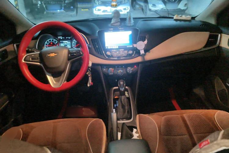 Used Chevrolet Monza 2021 320 Automatic Enjoyment Sunroof Edition Center Console