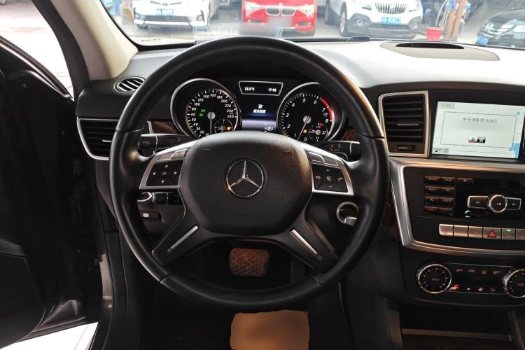 Used Mercedes-Benz M-Class 2014 ML 400 4MATIC Dynamic Model
