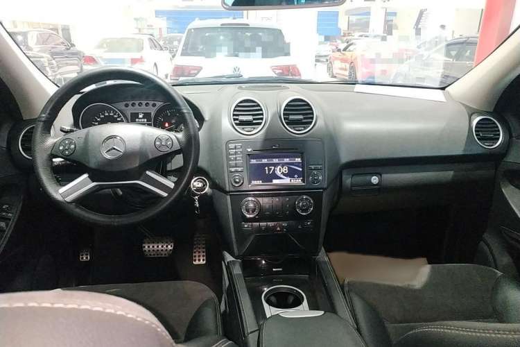 Used Mercedes-Benz M-Class 2010 ML 300 4MATIC