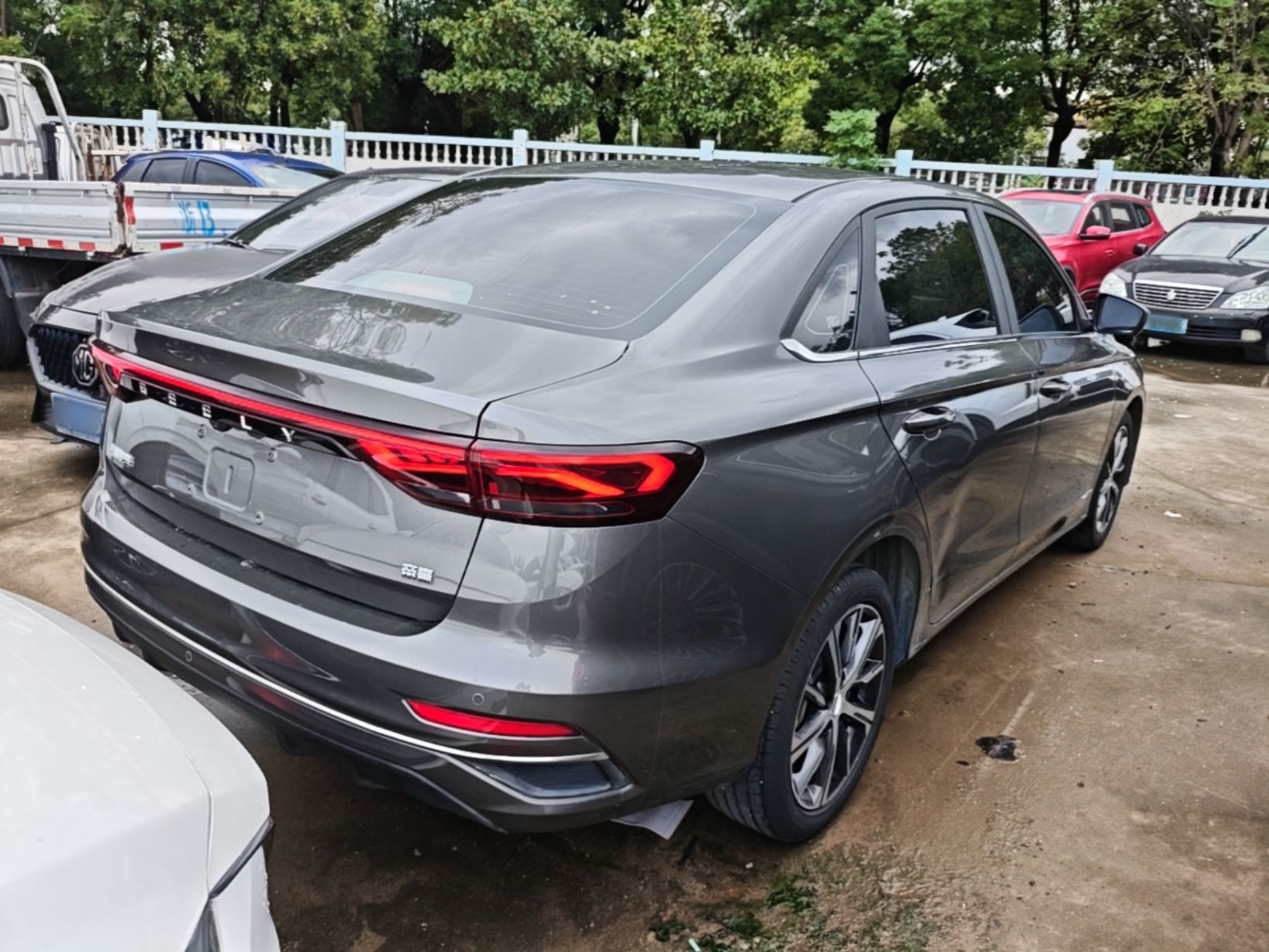 Geely Auto Emgrand 2022 4th Generation 1.5L CVT Luxury Model - Premium — снимка 6