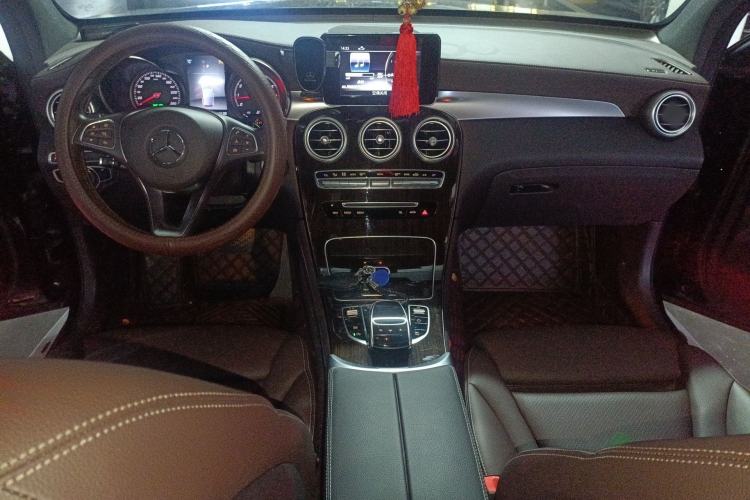 Used Mercedes-Benz GLC 2019 Facelift GLC 260 L 4MATIC Luxury Model Center Console