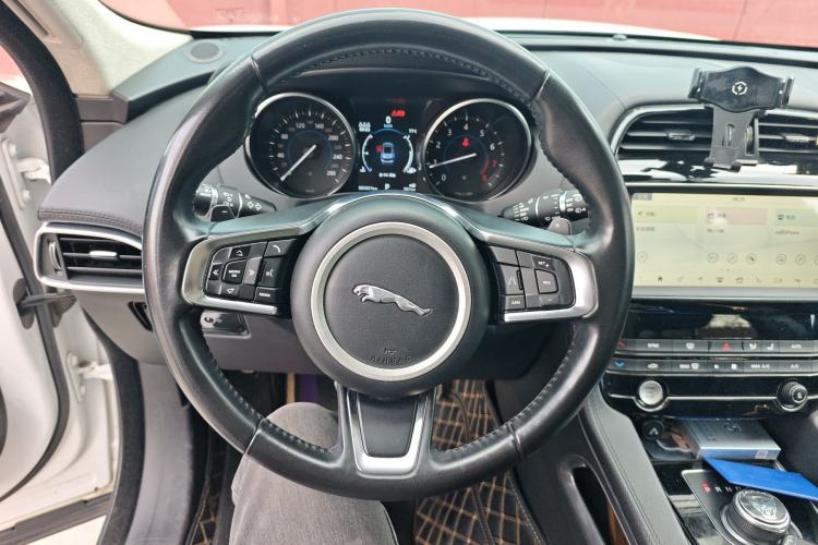 Used Jaguar F-PACE 2019 2.0T Four-Wheel Drive Urban Luxury Edition Steering Wheel