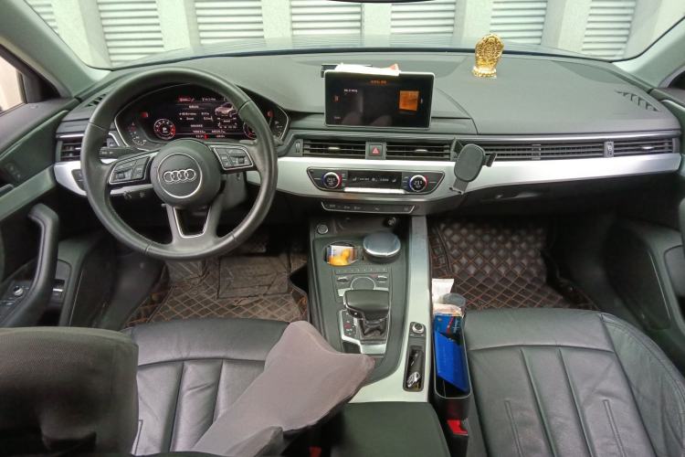 Used Audi A4L 2018 30th Anniversary Edition 40 TFSI Fashion Model Center Console