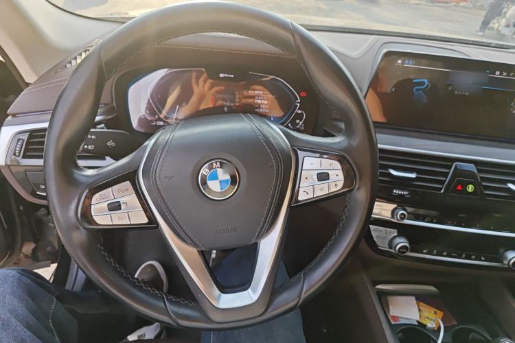 Used BMW 5 Series New Energy 2020 Mileage Upgrade Version 530Le Luxury Package Steering Wheel