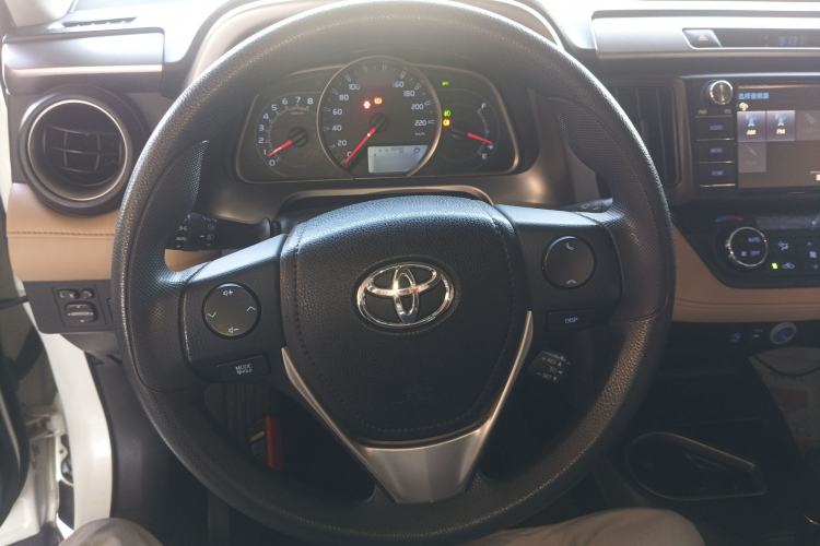 Used Toyota RAV4 2016 2.0L CVT Two-Wheel Drive Fashion Edition China V Standard