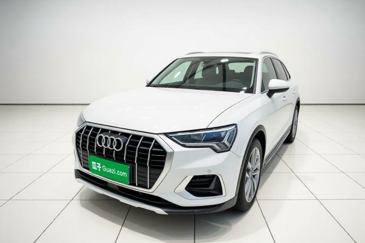 Used Audi Q3 2020 35 TFSI Fashionable and Elegant Model Guazi used car, China used car export, Used car for sale, Used cars, Cheapest cars for sale