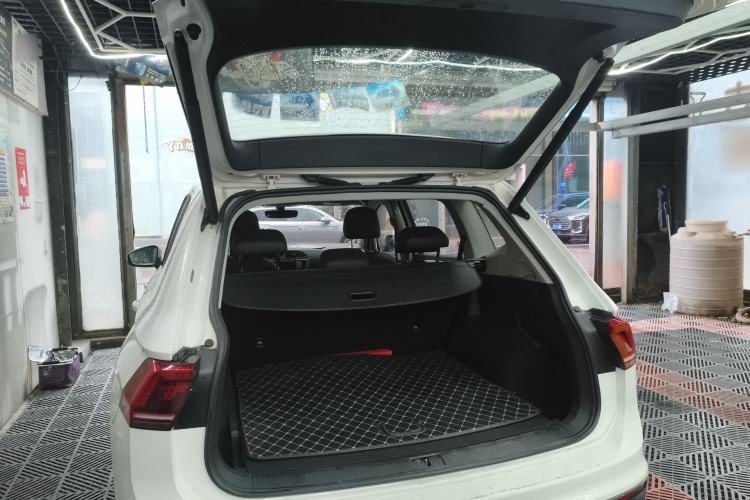 Used Volkswagen Tiguan L 2017 330TSI Automatic Two-Wheel Drive Flagship Edition Trunk