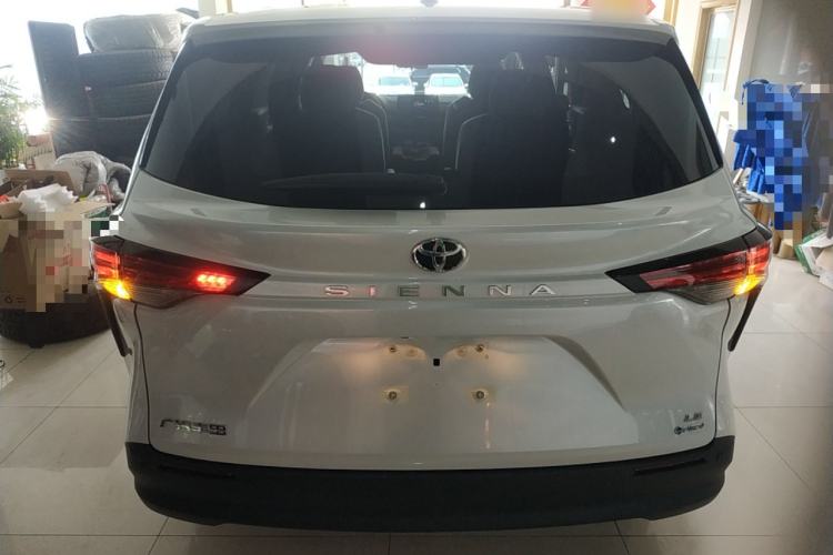 Used Toyota SIENNA 2026 Model 2.5L Dual-Engine Two-Wheel-Drive Comfort Edition Rear