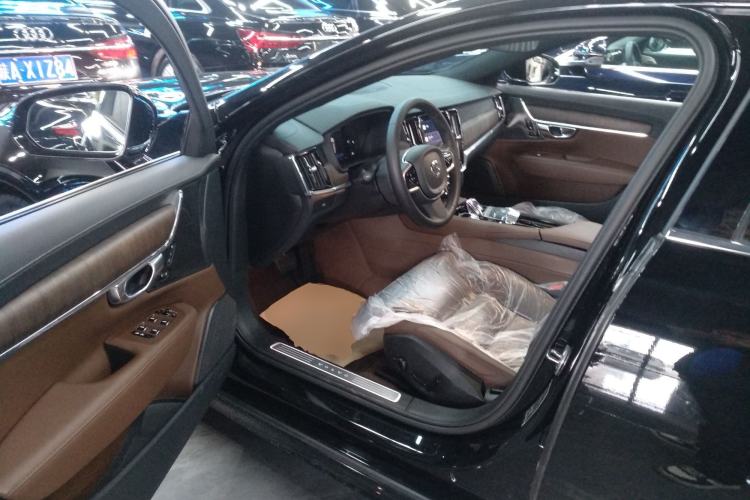 Used Volvo S90 2024 B5 Zhiyuan Luxury Edition
