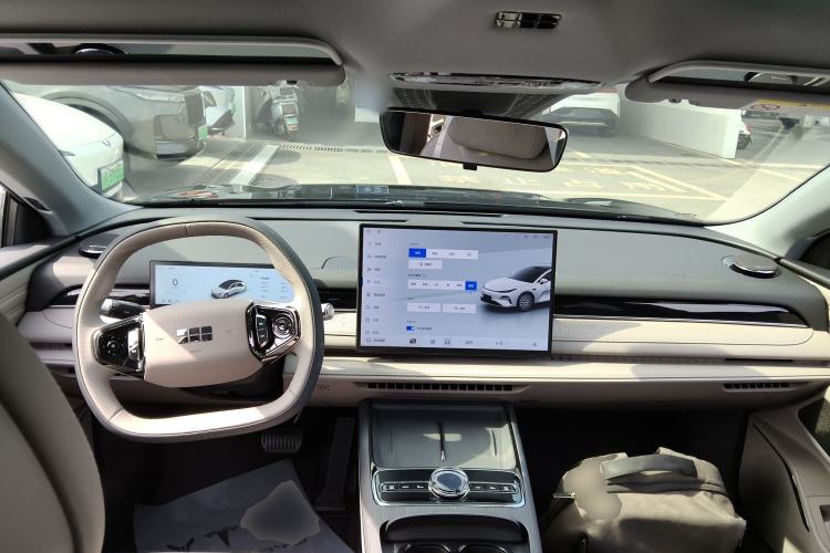 Used Geely Galaxy Galaxy 8 2025 130km EM-i Deluxe Edition
