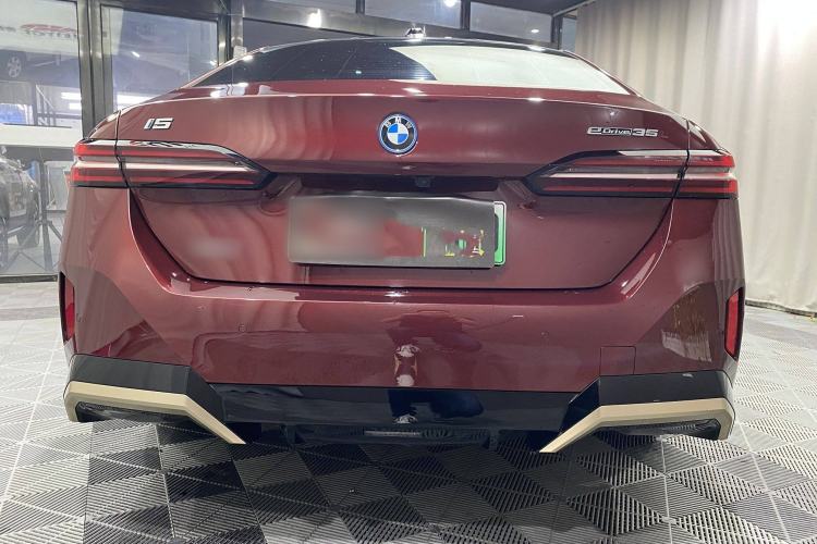 Used BMW i5 2024 eDrive 35L Luxury Model with M Sport Package
