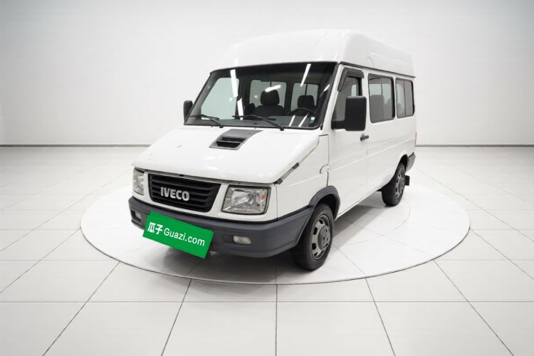 Used Iveco Daily 2022 2.5T A37 M1 Passenger Van 5-9 Seats Long Wheelbase Mid-Roof Design Dual Tires Manual Doors