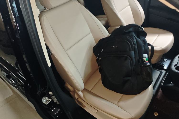 Used Mercedes-Benz Vito 2021 2.0T Elite Version 7 Seats Right Front Seat