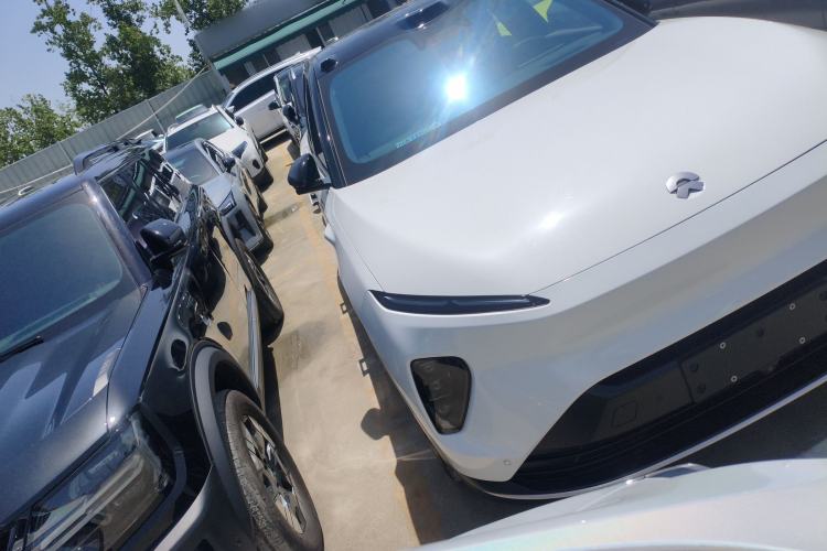 Used Nio ES8 2023 75 kWh Front Right 45 Deg