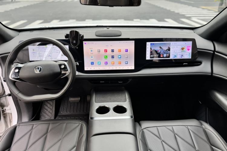 Used CHANGAN CS75 PLUS 2025 4th Generation UItra 2.0T New Blue Whale Smart Intelligent Powertrain Version Interior 2