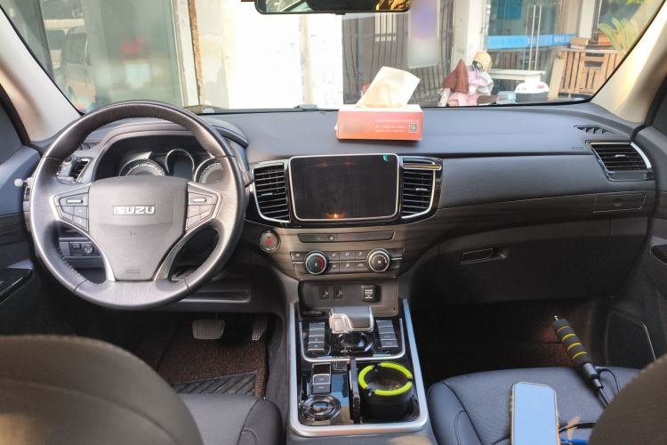 Used Isuzu D-MAX 2022 2.0T Two-Wheel Drive Automatic Gasoline LingShang Version JX4G20A6L