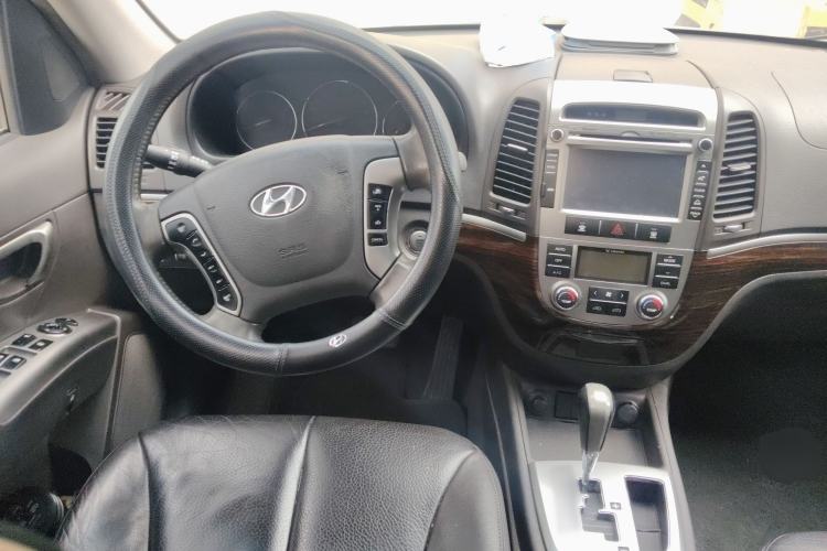 Used Hyundai Santa Fe Classic 2010 2.4 Luxury Edition 7-Seater Four-Wheel Drive Steering Wheel