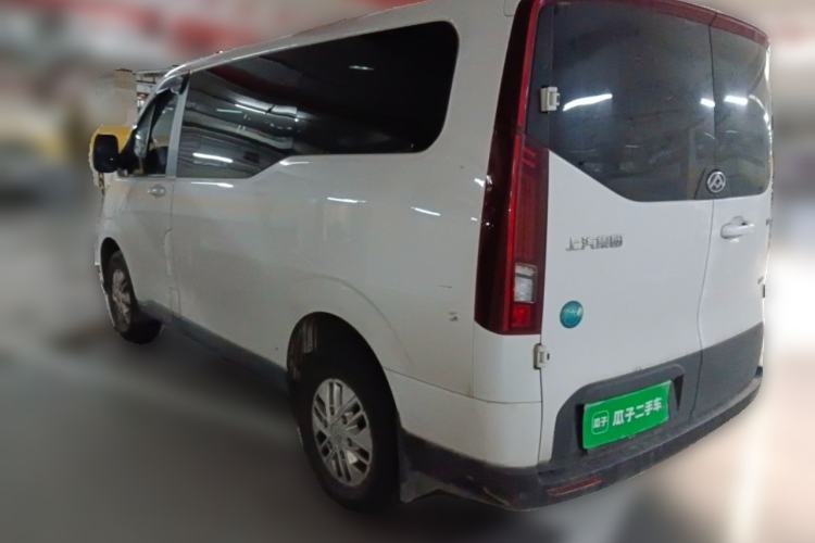 Used SAIC MAXUS Xintu V70 2023 2.0T Elite Edition Manual Transmission Short Wheelbase Low Roof 5/6 Seats (125 hp)
