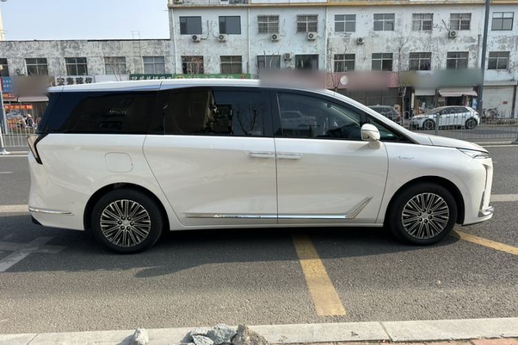 Used Buick GL8 New Energy 2024 Lu Zun Luxury Edition 7-Seater
