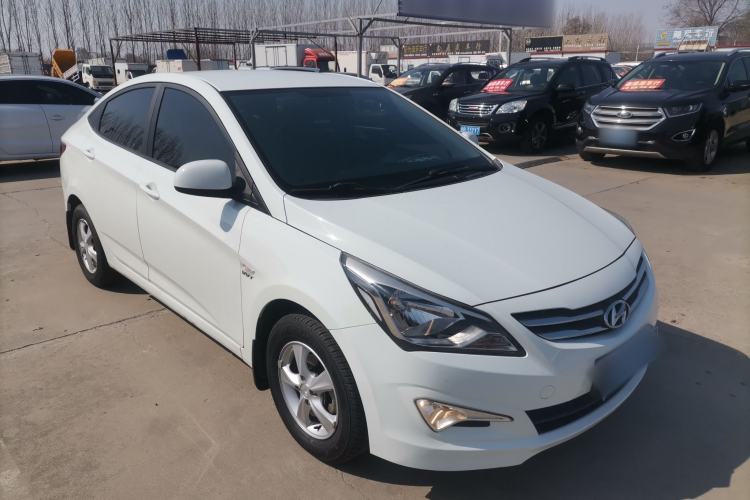 Used Hyundai Verna (older generation) 2014 1.4L Automatic Smart GLS Front Right 45 Deg