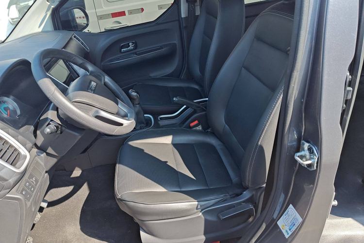 Used Jinbei Gold Hiace M Classic 2023 Panda Edition 1.5L Travel Lion Passenger Van 5/6/7 Seats