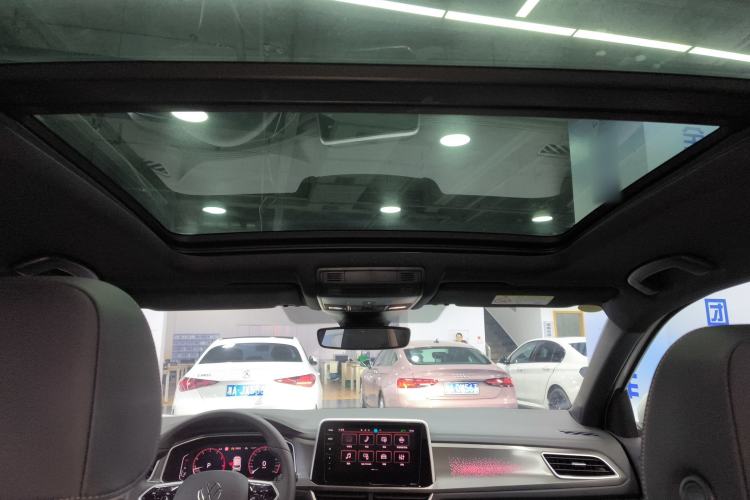 Used Volkswagen T-ROC 2025 Facelifted 300TSI DSG Two-Wheel-Drive Chen Guang Edition Headliner