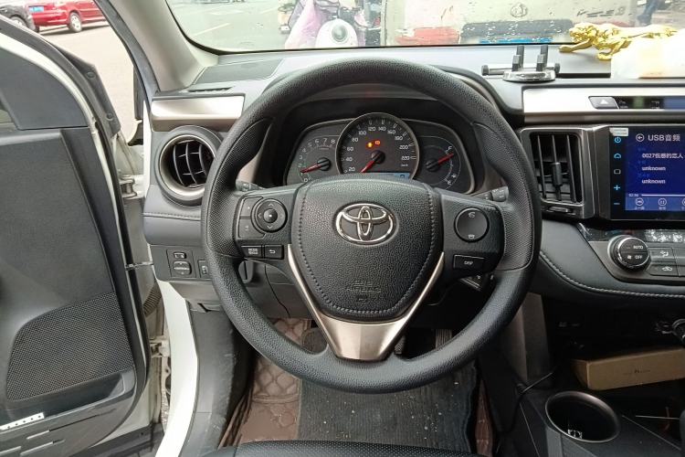 Used Toyota RAV4 2015 2.0L CVT Two-Wheel Drive Fashion Edition
