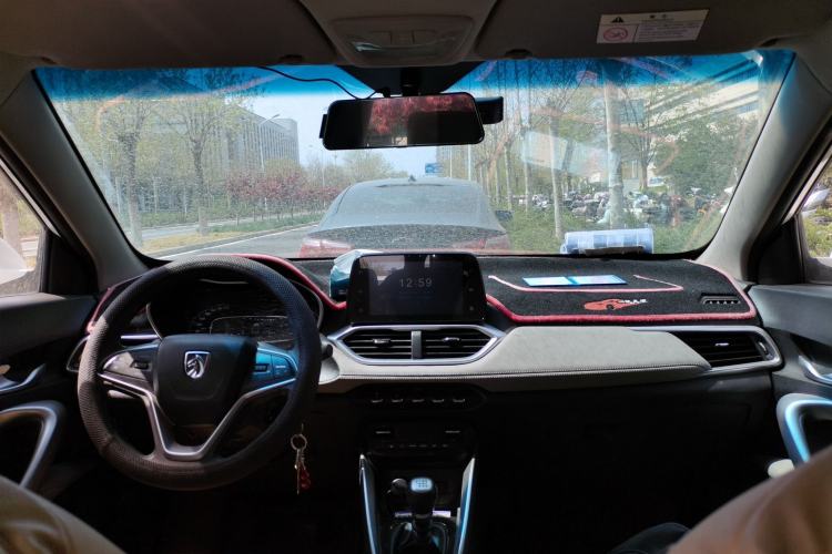 Used Baojun 510 2017 1.5L Automatic Fashion Model Center Console