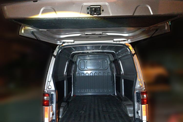 Used Jinbei Hiace X30 2023 1.5L Business-Style Van 2/5-Seater Air-Conditioned Version SWC15M