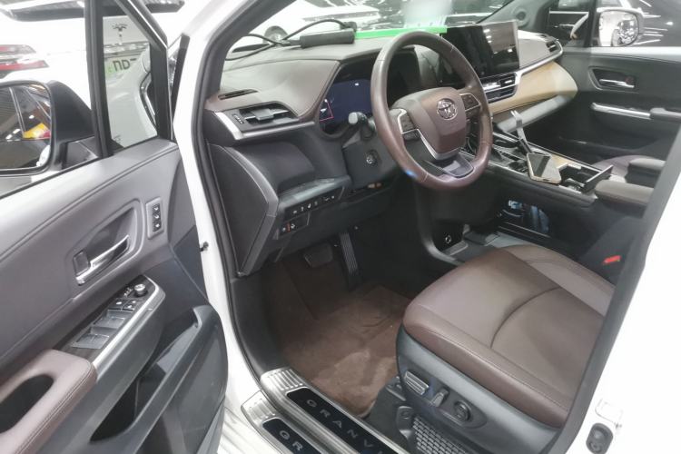 Used Toyota Granvia 2023 2.5L Hybrid Flagship VIP Edition