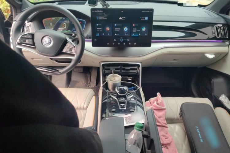 Used BYD Tang New Energy 2022 EV 730KM Luxury Model Center Console