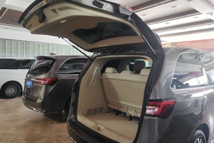 Used Buick GL8 2023 Facelifted Land Cruiser Executive Luxury Version Trunk