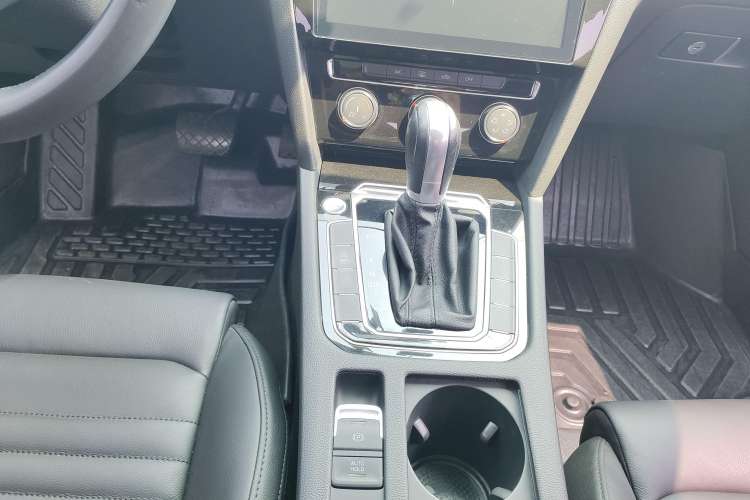 Used Volkswagen Magotan 2017 330TSI DSG Leading Model
