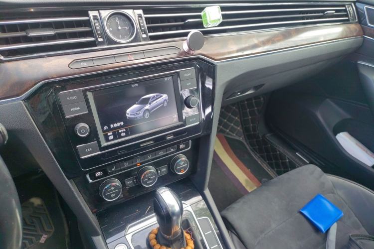 Used Volkswagen Magotan 2018 330TSI DSG Luxury Model Audio And AC Panel