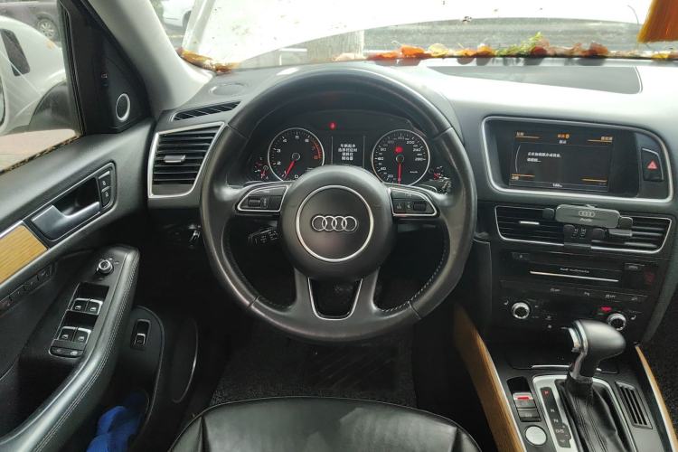 Used Audi Q5 2013 45 TFSI quattro off-road version Steering Wheel