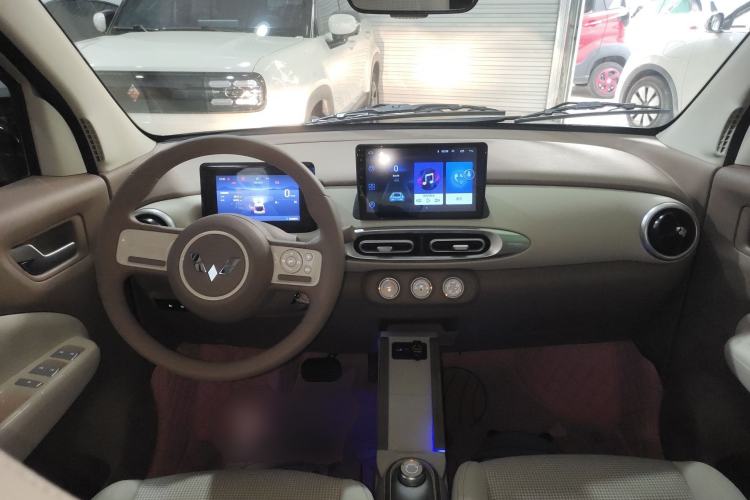 Used Wuling Hongguang MINIEV 2025 Four-Door Version Advanced Edition Center Console