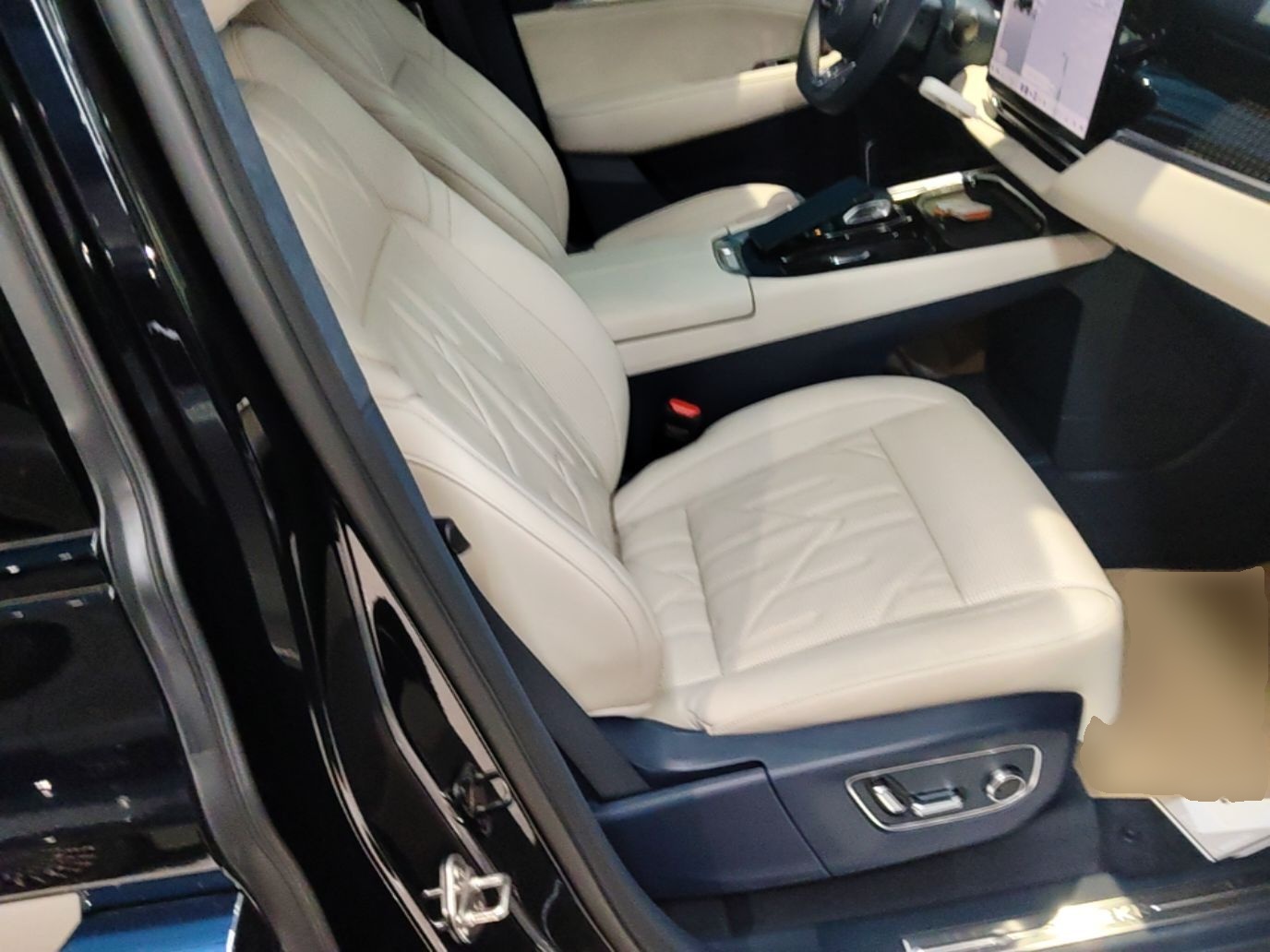 Zeekr 009 2024 Six-Seat Executive Version 4WD 108 kWh — снимка 19