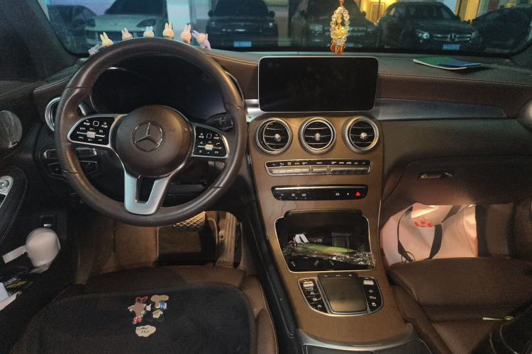 Used Mercedes-Benz GLC 2020 GLC 260 L 4MATIC Luxury Model Center Console