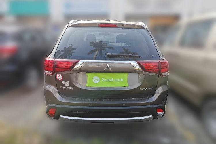 Used Mitsubishi Outlander 2018 2.4L 4x4 Luxury Edition 7-Seater
