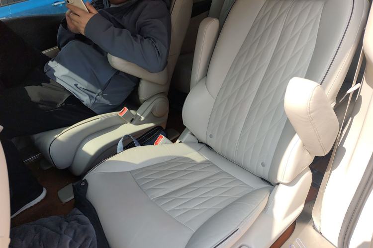 Used Buick GL8 2021 Land Cruiser Executive Class 652T Luxury Model Left Rear Seat