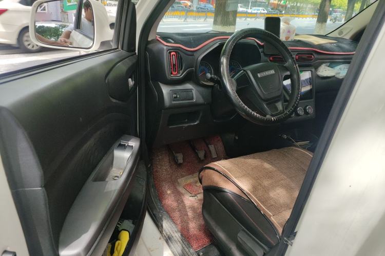 Used Dongfeng Fengon 380 2022 1.5L Comfort-Class Passenger Vehicle (Steel Spring) with 5 Seats Driver Seat