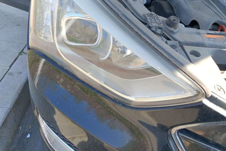 Used Hyundai Santa Fe 2013 2.4L Automatic Two-Wheel Drive Smart Version Right Front Headlight