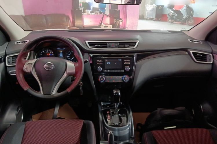 Used Nissan Qashqai 2016 2.0L CVT Elite Edition Center Console