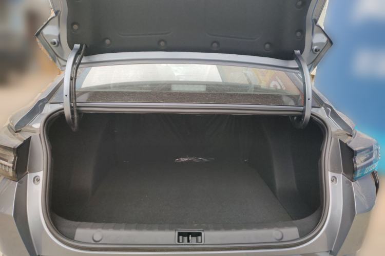 Used Dongfeng Aeolus Yixuan 2025 1.5L Automatic Luxury Version
