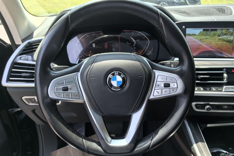 Used BMW X7 2021 xDrive40i Luxury Package with Leading Features